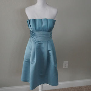 Elegant Sky Blue Strapless dress - Size 8